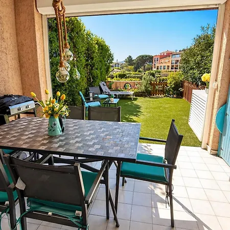 With Garden, Next To The Pool And Beach, Close To Saint-tropez * גאסה